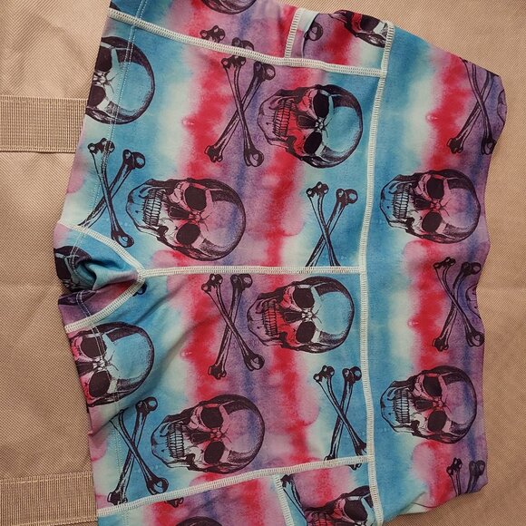 Constantly Varied Gear CVG Medium 2.5 inch shorts Tie Dye Skulls - Picture 5 of 5